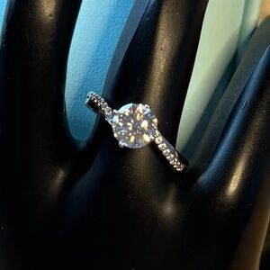 Stunning 1ct Moissanite Sterling Silver Ring size 7